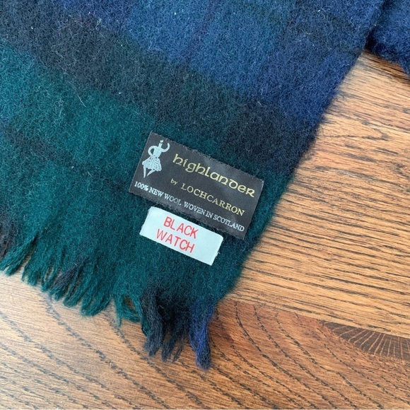 2 100% Plaid Wool Scarfs - Picture 5 of 9